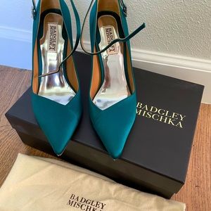 NWOT Badgley Mischka woven heel pumps